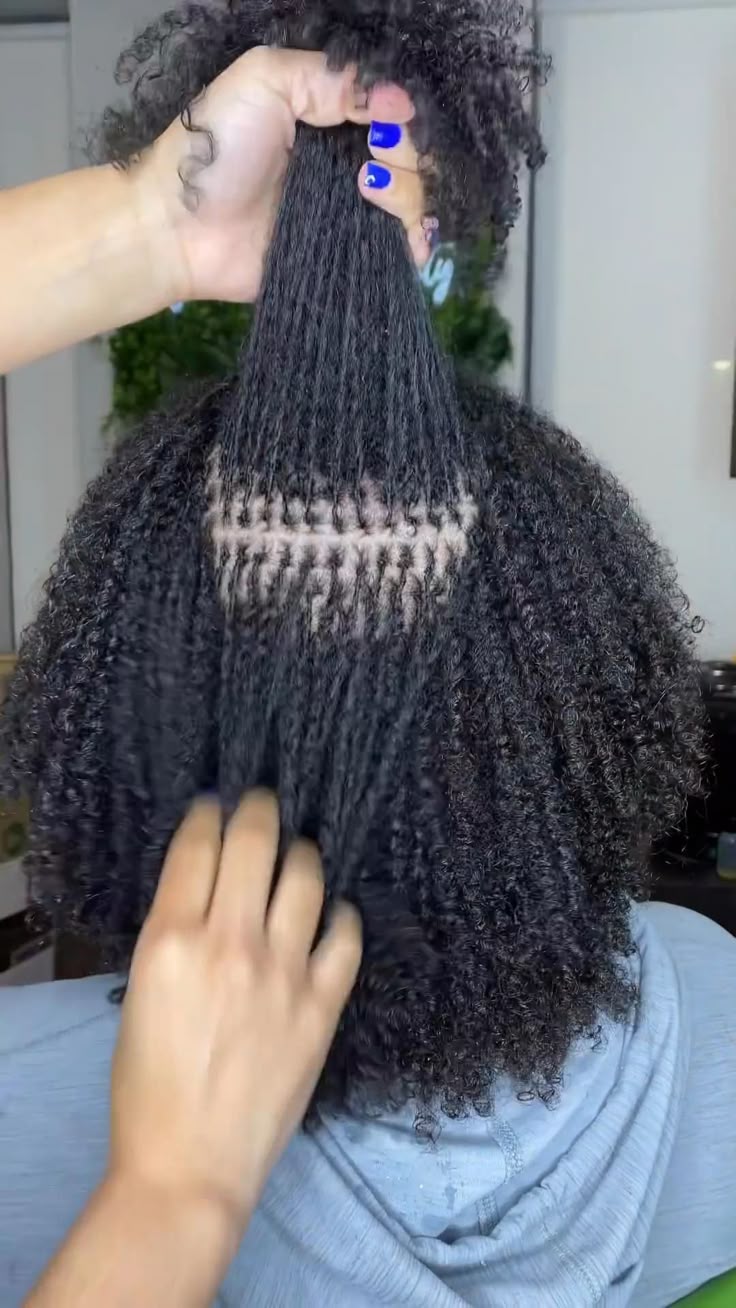 Detailed loc finish at Culture Kutz Nyali